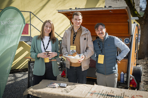 Christine Vonblon, Thomas Erlacher und Barista Daniel Magalhaes / Andreas Haller - Katholische Kirche Vorarlberg Christine Vonblon, Thomas Erlacher und Barista Daniel Magalhaes